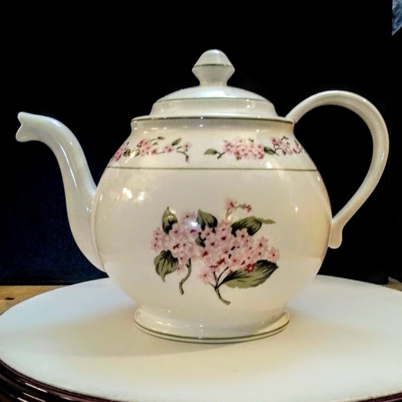 Complete Dinnerware Set "Pink Hydrangea" by MSE - Picture 4 of 8